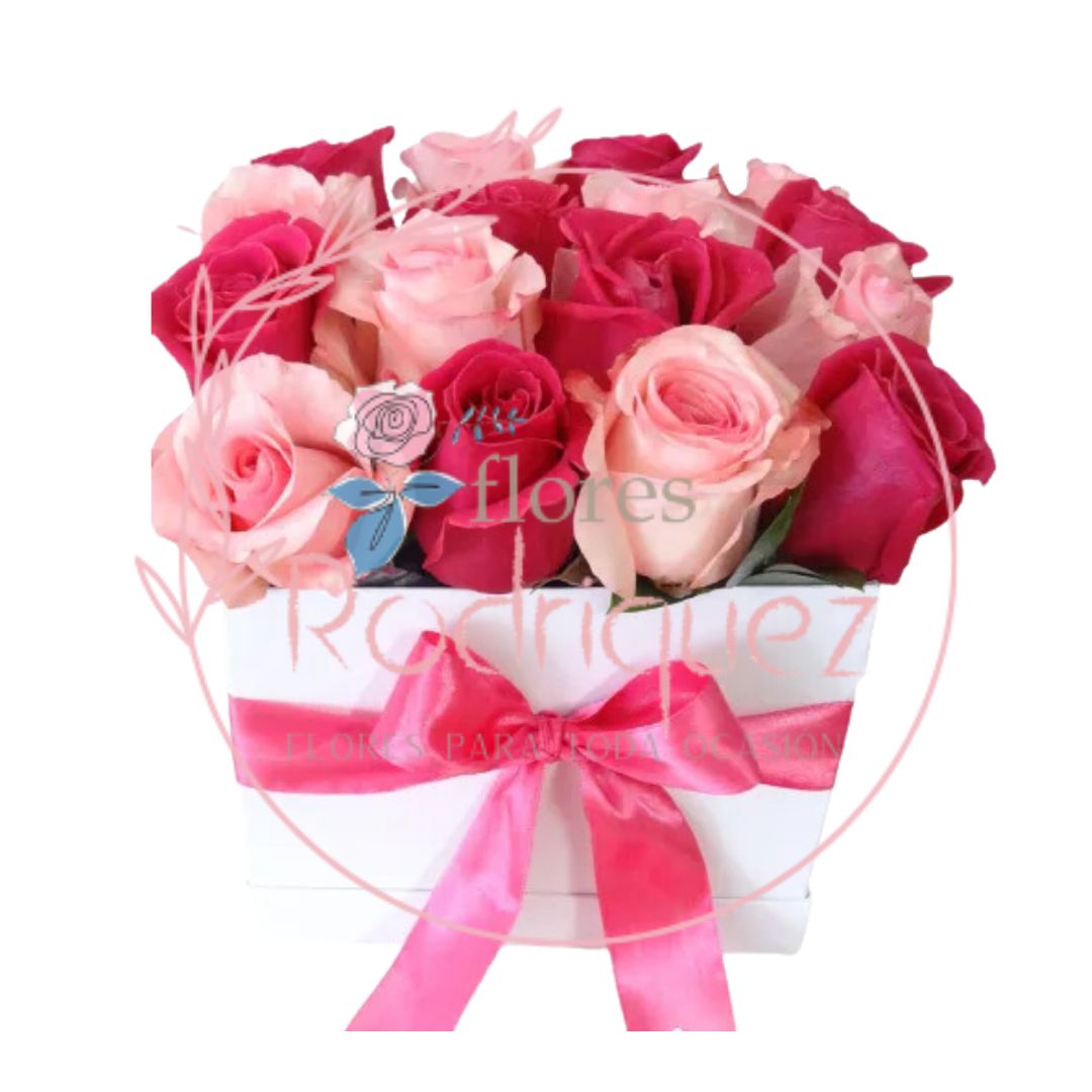 Hermosa Caja Cuadrada con 24 Rosas Rojas y Rosadas Blancas con Moño Personalizado – Un Regalo de Amor y Elegancia