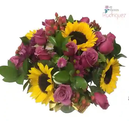 Ramo de Rosas Moradas Con Girasoles