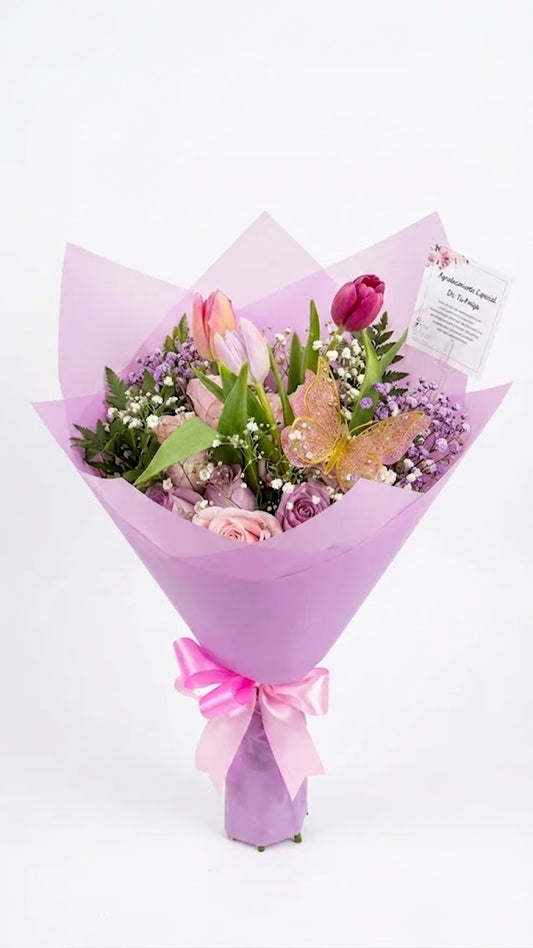 Ramo de Tulipanes y Rosas Primavera Pastel con Mariposas