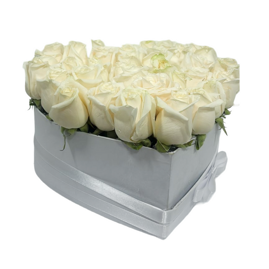 24 Rosas Blancas en Caja de Corazon Blanco
