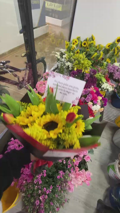 Ramo Bouquet de Tulipanes Con Girasoles para Bogotá